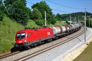 Siemens ES 64 U2 - 1016 005 operated by Rail Cargo Austria AG
