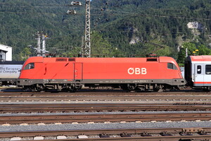 Siemens ES 64 U2 - 1016 012 operated by Österreichische Bundesbahnen