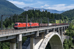Siemens ES 64 U2 - 1116 252 operated by Rail Cargo Austria AG