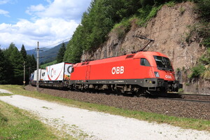 Siemens ES 64 U2 - 1016 043 operated by Rail Cargo Austria AG
