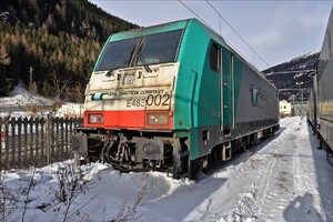 Bombardier TRAXX F140 DC - E483 002 operated by Rail Traction Company