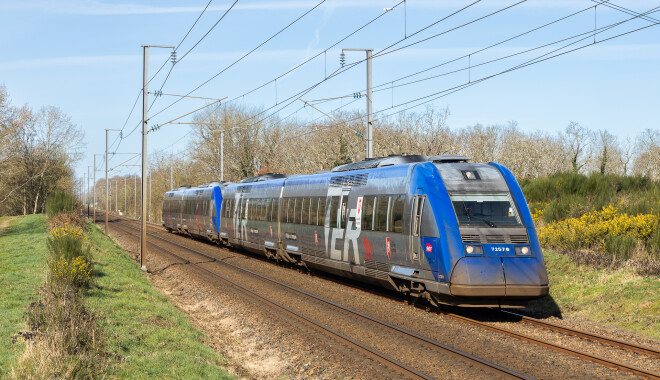 72570 - SNCF Class X 72500 operated by SNCF Voyageurs