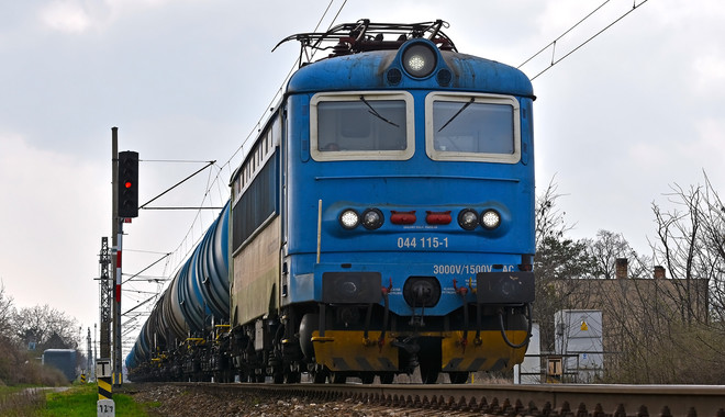 044 115-1 - Škoda 73E operated by Railtrans International, s.r.o