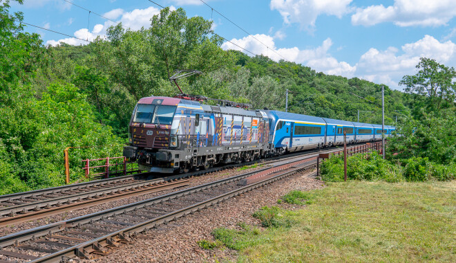 193 828-1 - Siemens Vectron AC operated by Retrack GmbH & Co. KG