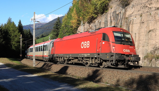 1216 006 - Siemens ES 64 U4 operated by Österreichische Bundesbahnen