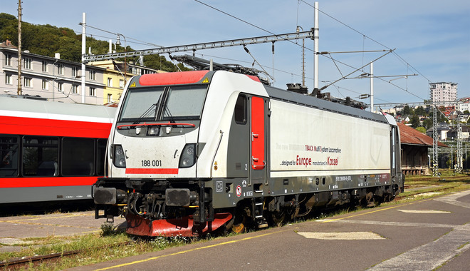 baureihe-188-traxx-ms3-bombardier-188-im-bahnhof-spiez-druybo